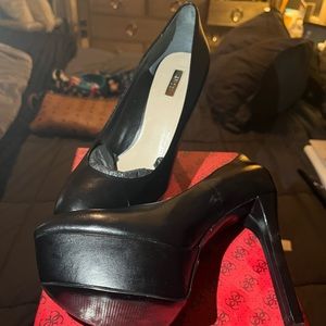 Guess women’s heel size 10